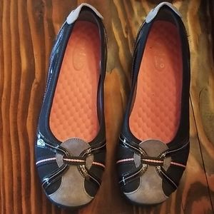 Women's black with grey and pink detail flats.